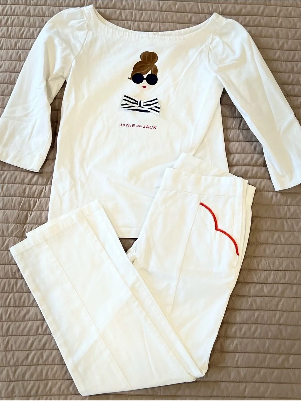 Janie and Jack White Girls' Pajama Set with Graphic Bow and Sunglasses